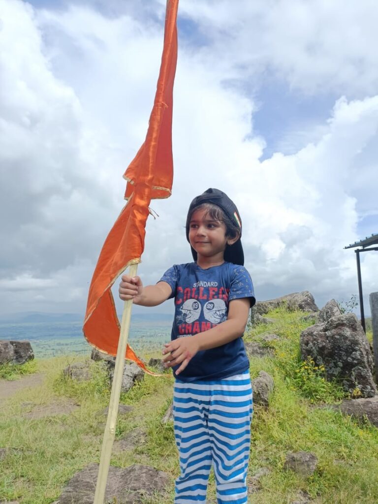 दोन वर्षांची ट्रेकर अयुश्री 8 दोन वर्षांची ट्रेकर अयुश्री 7