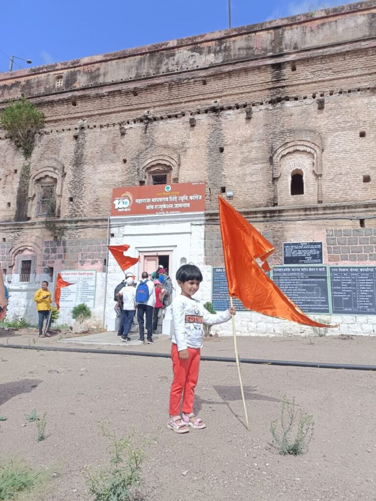 दोन वर्षांची ट्रेकर अयुश्री 4 दोन वर्षांची ट्रेकर अयुश्री 3