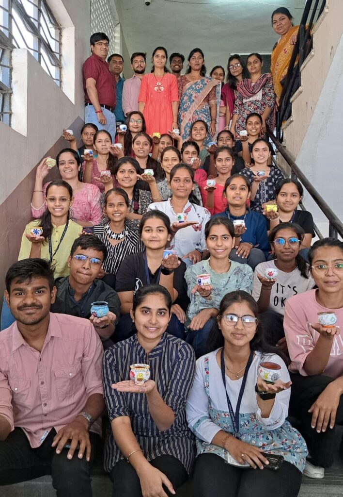 राष्ट्रीय विज्ञान दिनानिमित्त मूळजी जेठा कॉलेज च्या सूक्ष्मजीवशास्त्र व जैवतंत्रज्ञान विभागात विविध स्पर्धांचे आयोजन